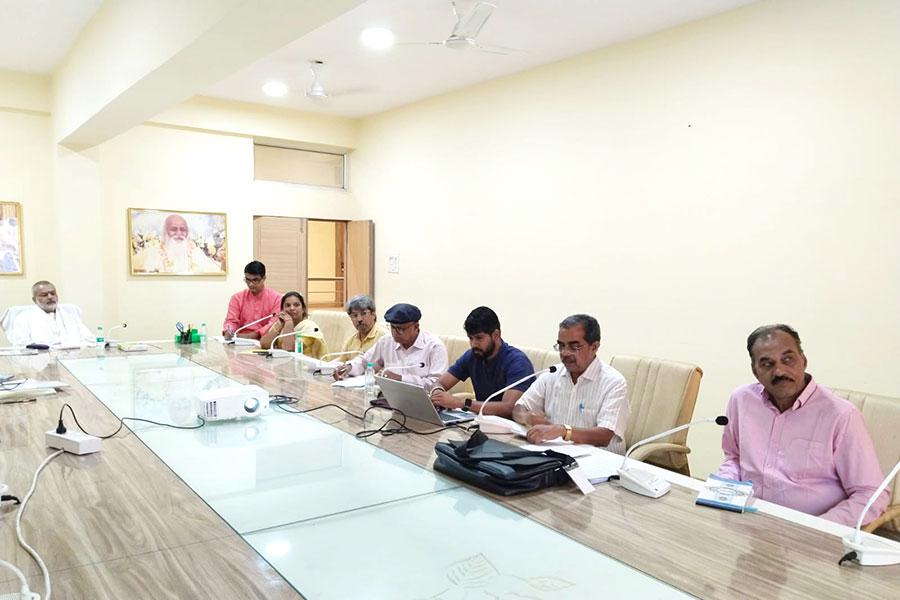 A planning session was organised with senior Vaidyas, Professors and Experts of Ayurveda at Bhopal to create disease free society, the divine wish of His Holiness Maharishi Mahesh Yogi Ji.