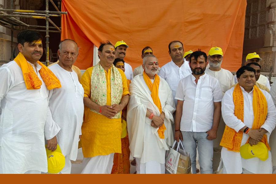 Brahmachari Girish ji has visited Ayodhya and had darshan of Shri Ramlala ji with the directors of national office of Maharishi Vidya Mandir Schools Group.Girish ji said that having darshan each time, it awakens new energy, strength and inspiration in consciousness.