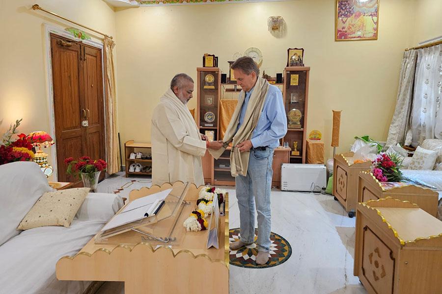Mr. Gerard Reiter, a senior leader of Maharishi Organisation from Netherlands (Holland) has visited Brahmachari Girish Ji. Brahmachari Girish Ji has welcomed Mr. Reiter with flower bouquet, shawl, Gyan 24 magazine and Maha Herbal Table Calendar of year 2024.