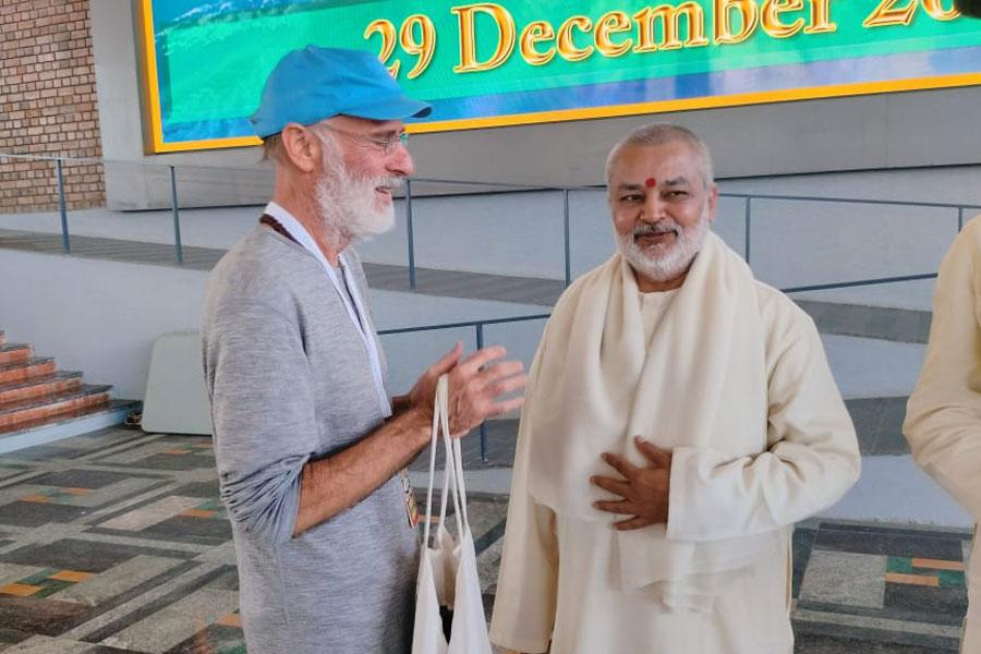 Brahmachari Girish met Dr. Tim Gautherat, a very senior member of Maharishi Purusha Programme from USA during visit to 10000 Siddha's assembly for World Peace at Hyderabad.