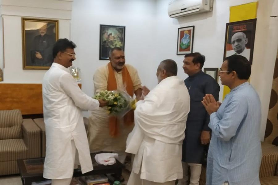 Brahmachari Girish Ji has visited Honourable Shri Giriraj Singh Ji and greeted him for his victory and grand victory of BJP and NDA.
