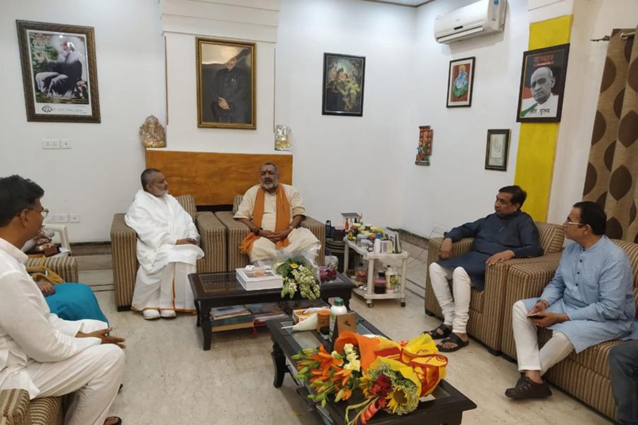 Brahmachari Girish Ji has visited Honourable Giriraj Singh Ji and greeted him for his victory and grand victory of BJP and NDA.