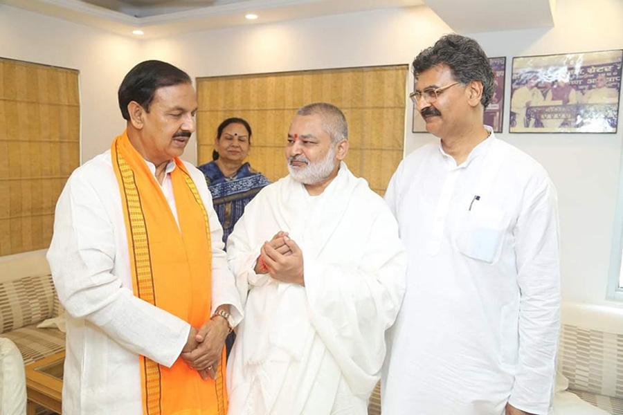 Brahmachari Girish Ji has visited Honourable Dr. Mahesh Sharma Ji and greeted him for his victory and grand victory of BJP and NDA.