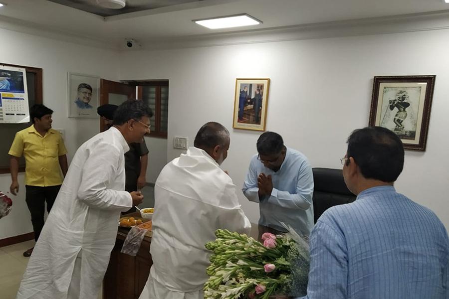 Brahmachari Girish Ji has visited Honourable Shri Ravi Shankar Prasad Ji and greeted him for his victory and grand victory of BJP and NDA.
