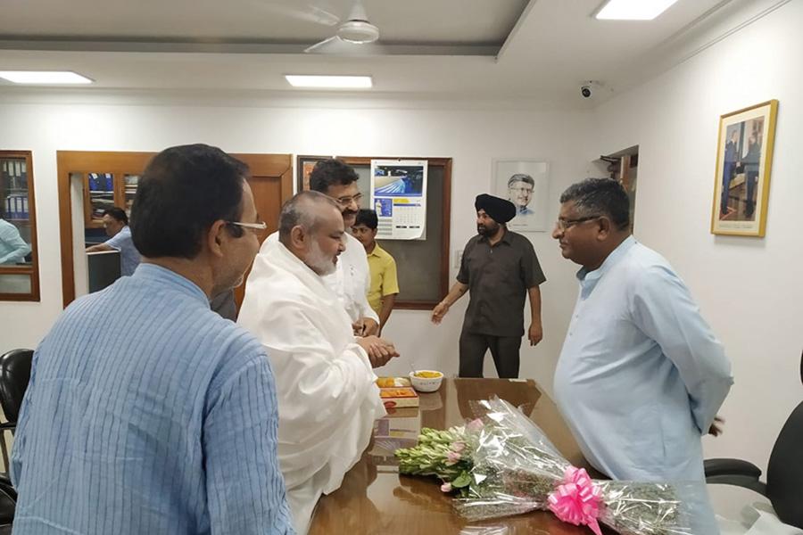Brahmachari Girish Ji has visited Honourable Shri Ravi Shankar Prasad Ji and greeted him for his victory and grand victory of BJP and NDA
