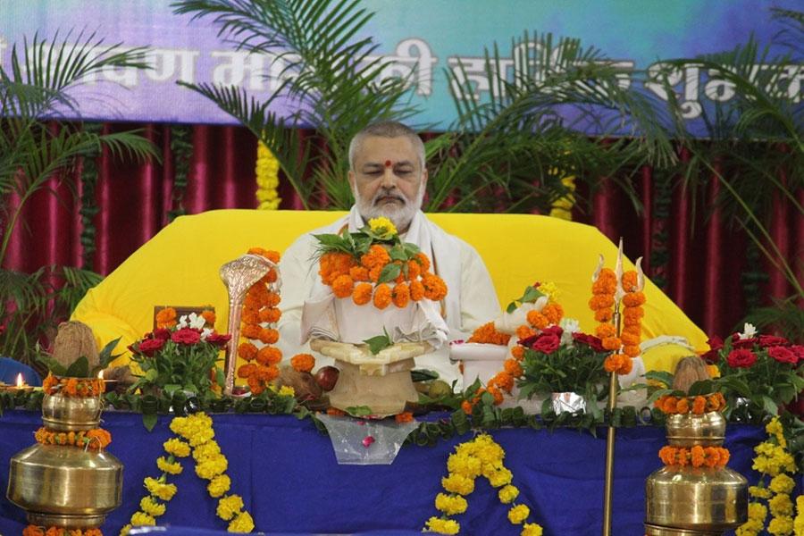 Maharudrabhishek Yagya was performed by Brahmachari Girish Ji with 121 Maharishi Vedic Pundits in Bhopal on second Shravan Somwar today, 25th July 2022.