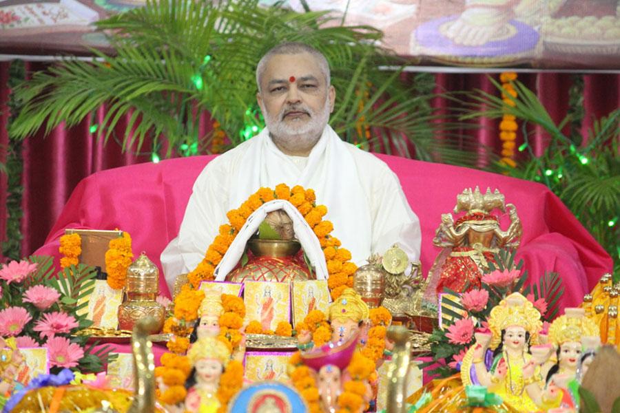 Pujya Brahmachari Girish Ji performed Shri Maha Lakshmi Pujan at Gurudev Brahmanand Saraswati Ashram Bhopal