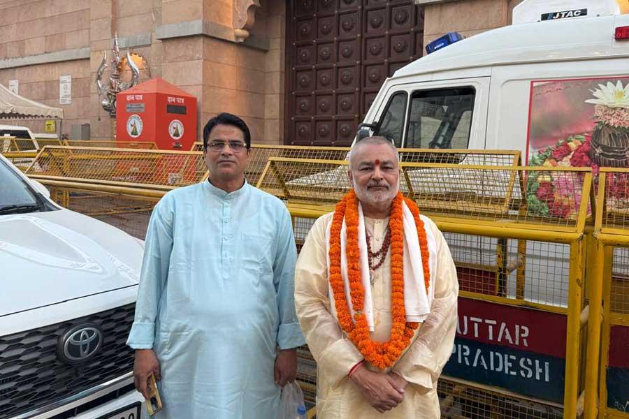 With the grace of Bhagwan Kashi Vishwanath Ji, got darshan and prayed for the wellbeing of our dear world family.