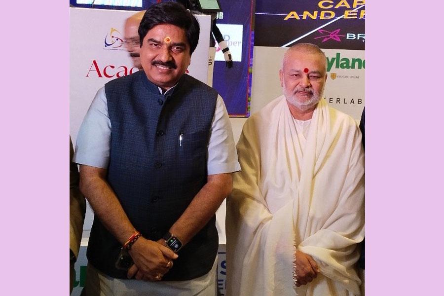Brahmachari Girish Ji met with Shri Prem Shukla Ji, national spokesperson of Bhartiya Janata Party in Delhi
