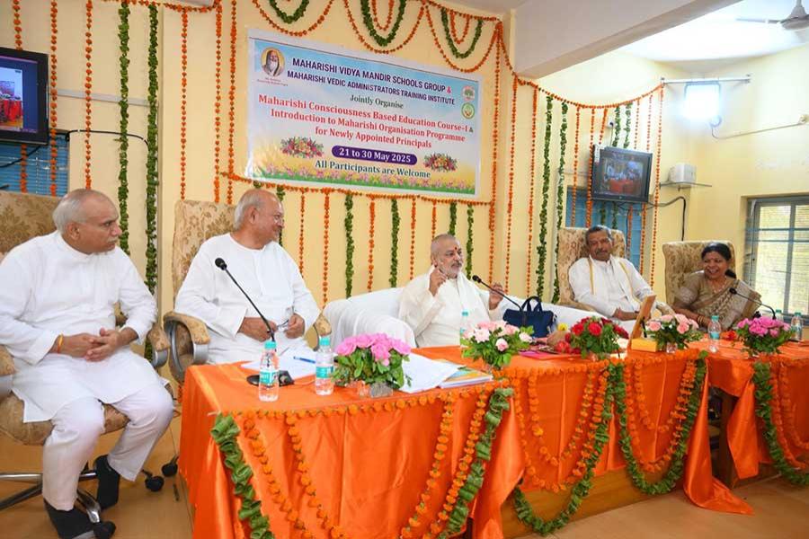 Brahmachari Girish Ji, Chairman of Maharishi Group of Educational Institutions have inaugurated newly appointed Principals orientation programme. Girish Ji has addressed 18 present principals and about 150 teachers participating in Maharishi Consciousness base Education programme course who were also connected via Video conferencing from Noida and Fatehpur.
