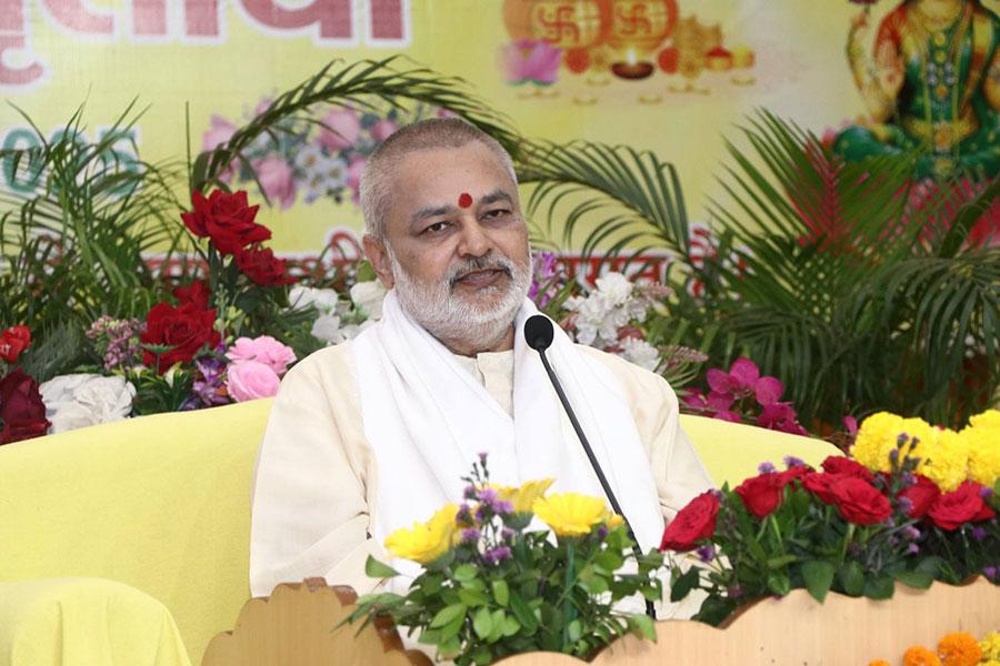 Addressing the audience present at the Foundation Day Celebration of Sahasrashirsha Purusha Mandal, a unit of Maharishi World Peace Movement and Akshaya Tritiya festival held at Maharishi Mangalam Bhavan in Bhopal.