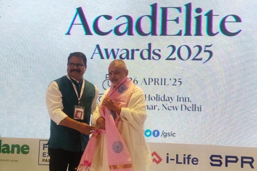 Brahmachari Girish Ji, Chairman of Maharishi Group of Educational Institutions was invited as Special Guest of Honour and was honoured by the GSLC group. Girish Ji was also requested to confer awards to awardees.