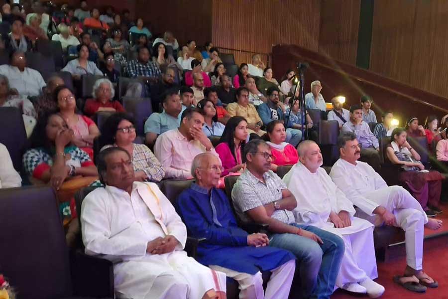 Brahmachari Girish ji attended 90th birth anniversary celebration of his Sitar Guru, world renowned  Sitar Maestro  Padmabhushan Pundit Debu Chaudhury ji. Students of UMAK centre founded by Debu ji have performed followed by Sitar recital by grandson of Debu ji.