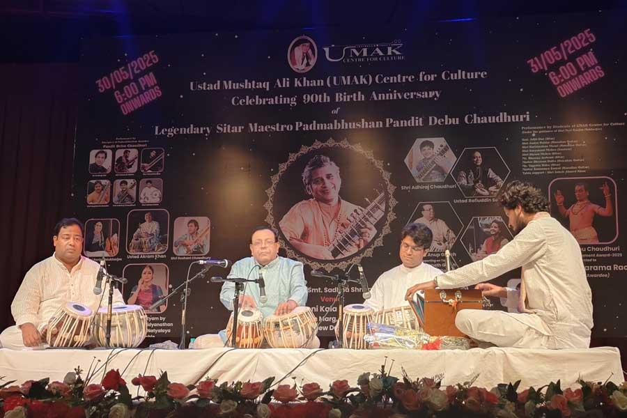 Brahmachari Girish ji attended 90th birth anniversary celebration of his Sitar Guru, world renowned  Sitar Maestro  Padmabhushan Pundit Debu Chaudhury ji. Students of UMAK centre founded by Debu ji have performed followed by Sitar recital by grandson of Debu ji.