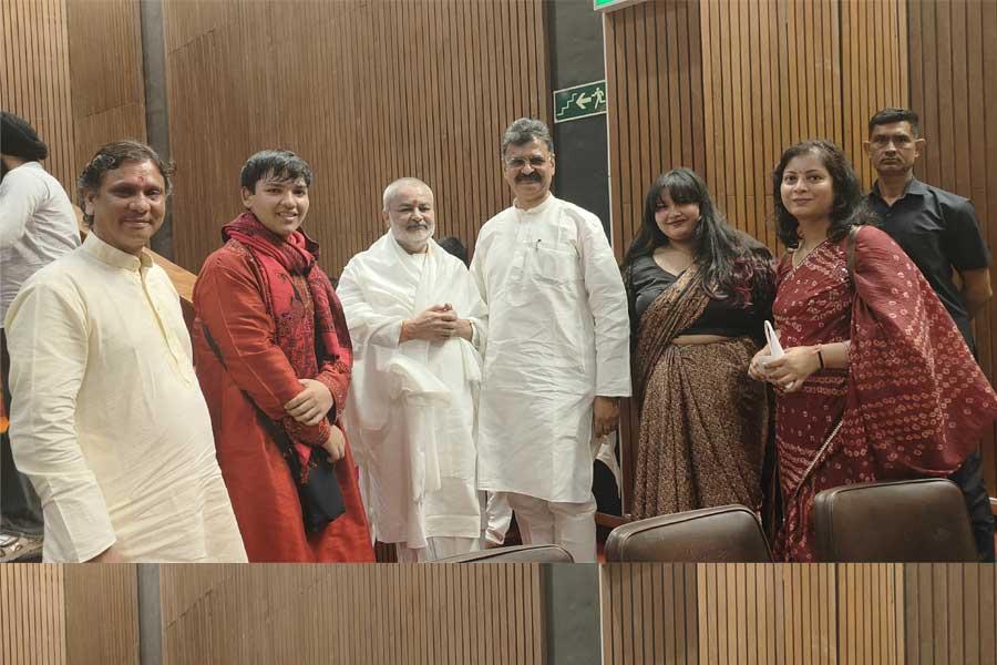 Brahmachari Girish ji attended 90th birth anniversary celebration of his Sitar Guru, world renowned  Sitar Maestro  Padmabhushan Pundit Debu Chaudhury ji. Students of UMAK centre founded by Debu ji have performed followed by Sitar recital by grandson of Debu ji.