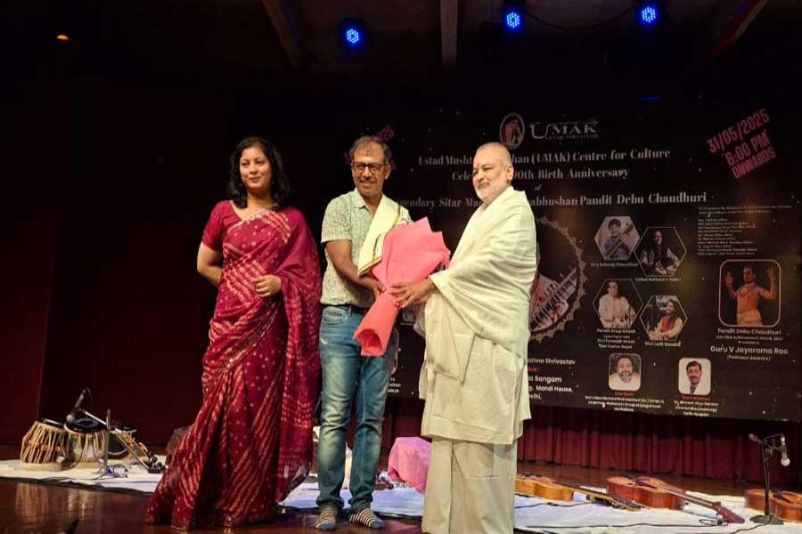 Brahmachari Girish ji attended 90th birth anniversary celebration of his Sitar Guru, world renowned  Sitar Maestro  Padmabhushan Pundit Debu Chaudhury ji. Students of UMAK centre founded by Debu ji have performed followed by Sitar recital by grandson of Debu ji.