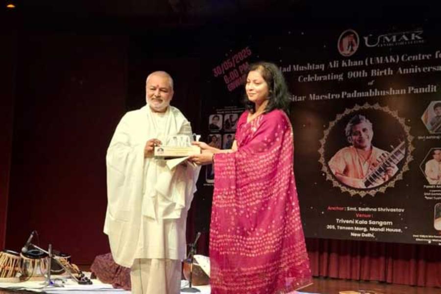 Brahmachari Girish ji attended 90th birth anniversary celebration of his Sitar Guru, world renowned  Sitar Maestro  Padmabhushan Pundit Debu Chaudhury ji. Students of UMAK centre founded by Debu ji have performed followed by Sitar recital by grandson of Debu ji.