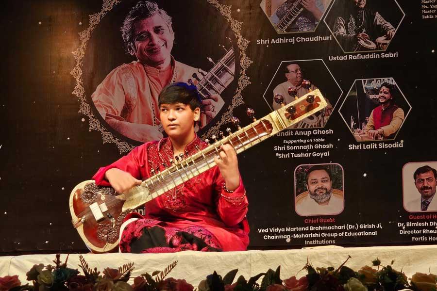 Brahmachari Girish ji attended 90th birth anniversary celebration of his Sitar Guru, world renowned  Sitar Maestro  Padmabhushan Pundit Debu Chaudhury ji. Students of UMAK centre founded by Debu ji have performed followed by Sitar recital by grandson of Debu ji.
