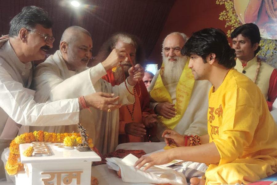 Brahmachari Girish Ji attended one of the session of Shri Hanuman Katha organised by Pujya Swami Chidanand Saraswati Ji Maharaj of Parmarth Niketan, Rishikesh. Shri Dheerendra Shastri Ji of Bageshwar Dham was the Katha Vyas.