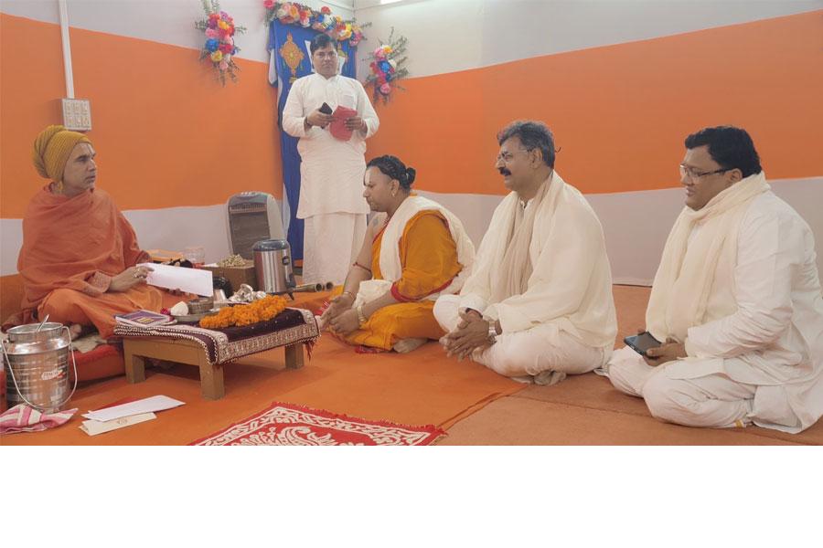 On behalf of Brahmachari Girish Ji, Maharishi Organisation, Shri Ved Prakash Sharma, Shri Ramdev Dube and Shri Basant Das  met Param Pujya Jagadguru Swami Dr. Raghawacharya Ji Maharaj, Ayodhya JI  and invited him to attend conference.