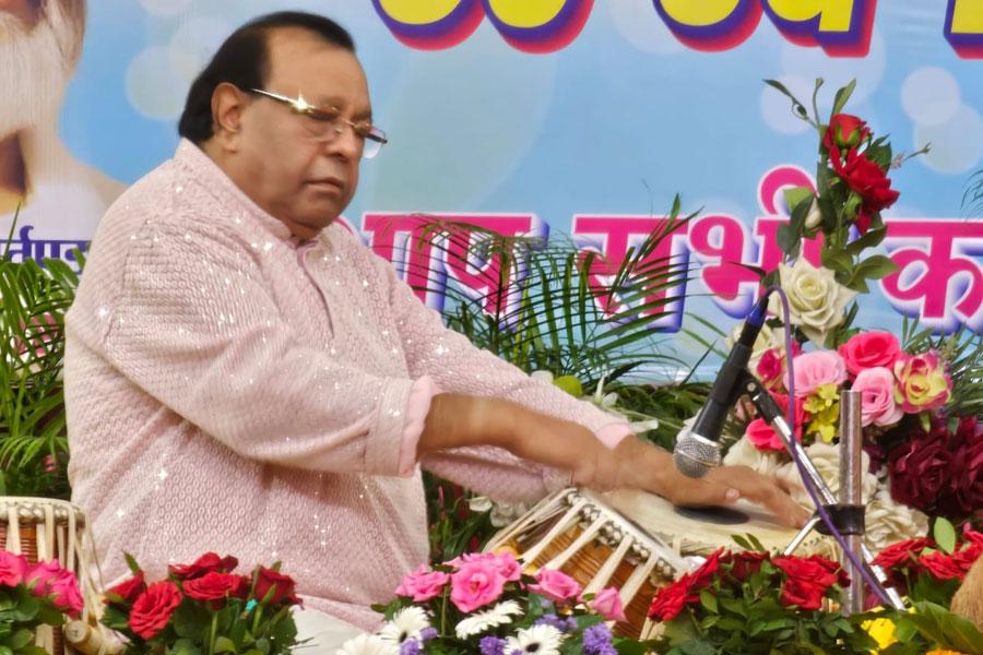 महर्षि महेश योगी संस्थान में द्विदिवसीय श्री गुरु पूर्णिमा महोत्सव का आयोजन दिनांक 09 एवं 10 जुलाई 2025. प्रथम दिवस 9 जुलाई की दोपहर में मुंबई की प्रसिद्ध भारतीय शास्त्रीय संगीत और भजन गायिका सुश्री अत्री कोटल के द्वारा मधुर वाणी में भजनों की प्रस्तुति की गयी।
