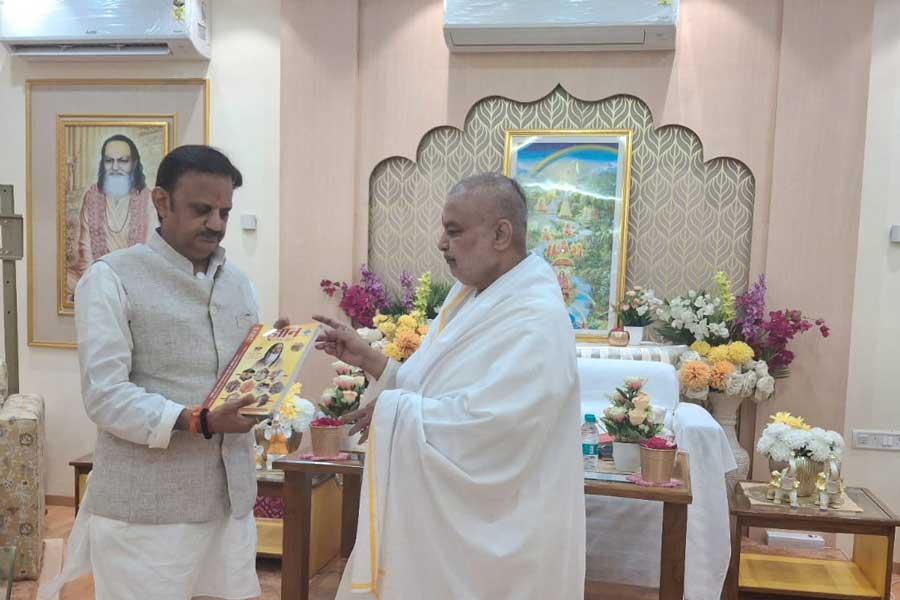 Brahmachari Girish Ji presented Annual Magazine of Maharishi Group-Gyan 2025, Ojaswi Health book and brochure of Maharishi Spiritual Citizens Awakening program to Hon'ble Shri Shukla Ji. 
