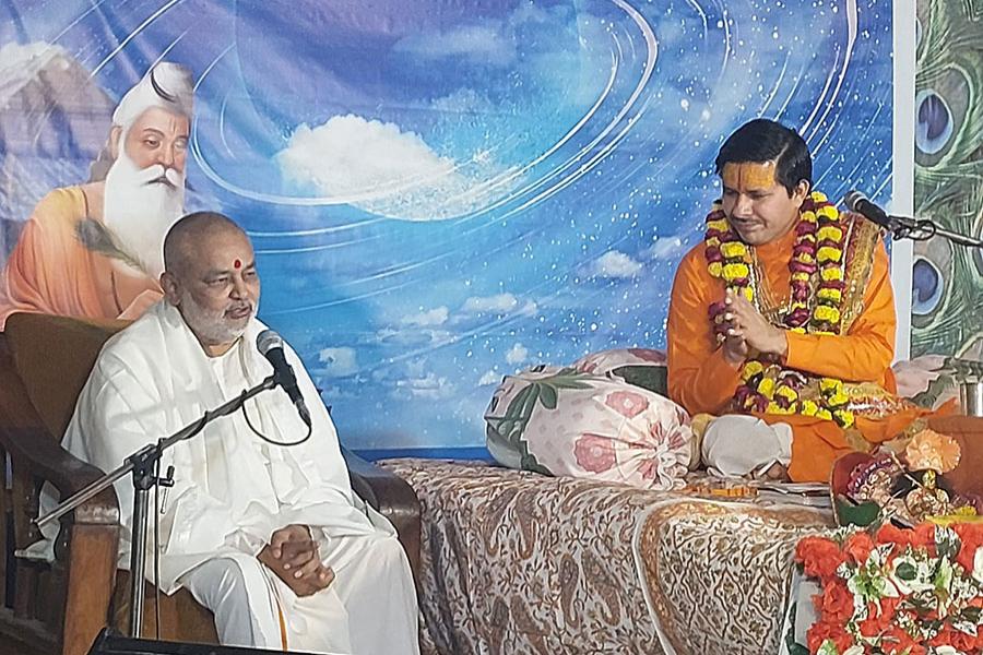 Brahmachari Girish Ji has visited with Shri Ramdev Dube and Shri Ashok Arora 'Sanatan Sanskar Dham, Anand Vatika, Vrindavan' to attend Shrimadbhagwat Katha session being done by Dr. Acharya Shri Ramvilas Chaturvedi Ji Maharaj.