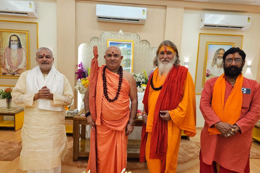 Swami Jitendranand Saraswati Ji Maharaj, Secretary General of Akhil Bhartiya Sant Sammelan had arrived at Maharishi Sansthan and gave his blessings for success of all Maharishi Ji's organisations and programmes. 