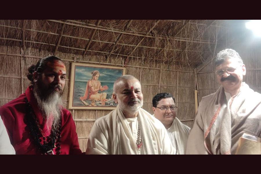 Brahmachari Girish Ji , Shri Ved Prakash Sharma and Shri Ramdev Dube has met and greeted Swami Rudranath Mahakal Maharaj Ji. Swami Ji has greatly admired the work done by Maharishi Ji  to bring Vedic knowledge to the world and appreciated Brahmachari Girish Ji for continuing the legacy of Maharishi Ji for future generations. 