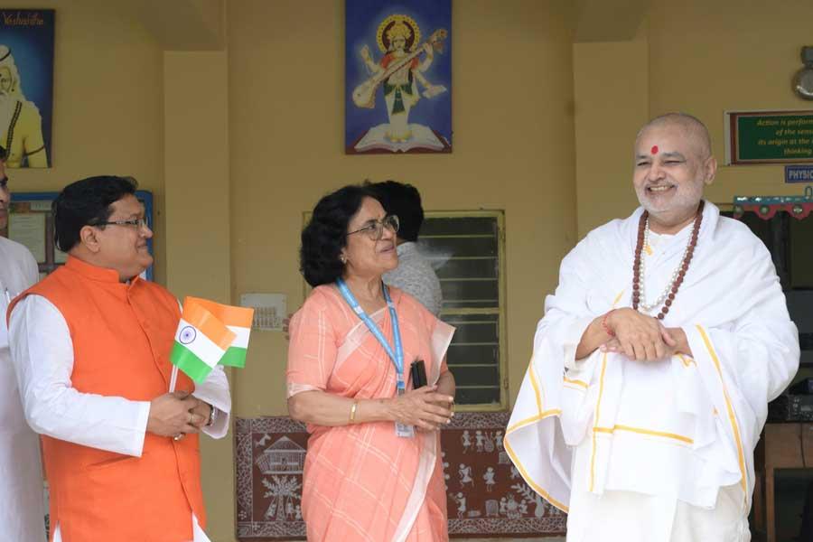 A Tiranga Yatra was organised by Maharishi Centre for Education Excellence (MCEE) at Bhopal. Over 1000 members of Maharishi Organisation including Brahmachari Girish Ji, Prof. Bhuvnesh Sharma, Mrs. Rekha Nimkar, all directors and members of MVM National Office, faculty of Maharishi Institute of Management, teachers and students of MCEE, and Mahamedia Group members have participated in the Yatra.	