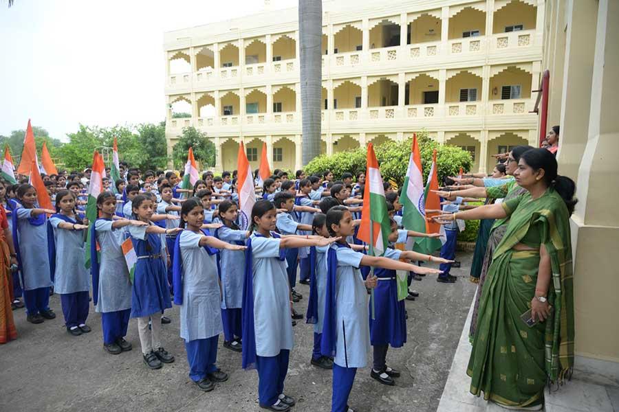 A Tiranga Yatra was organised by Maharishi Centre for Education Excellence (MCEE) at Bhopal. Over 1000 members of Maharishi Organisation including Brahmachari Girish Ji, Prof. Bhuvnesh Sharma, Mrs. Rekha Nimkar, all directors and members of MVM National Office, faculty of Maharishi Institute of Management, teachers and students of MCEE, and Mahamedia Group members have participated in the Yatra.	