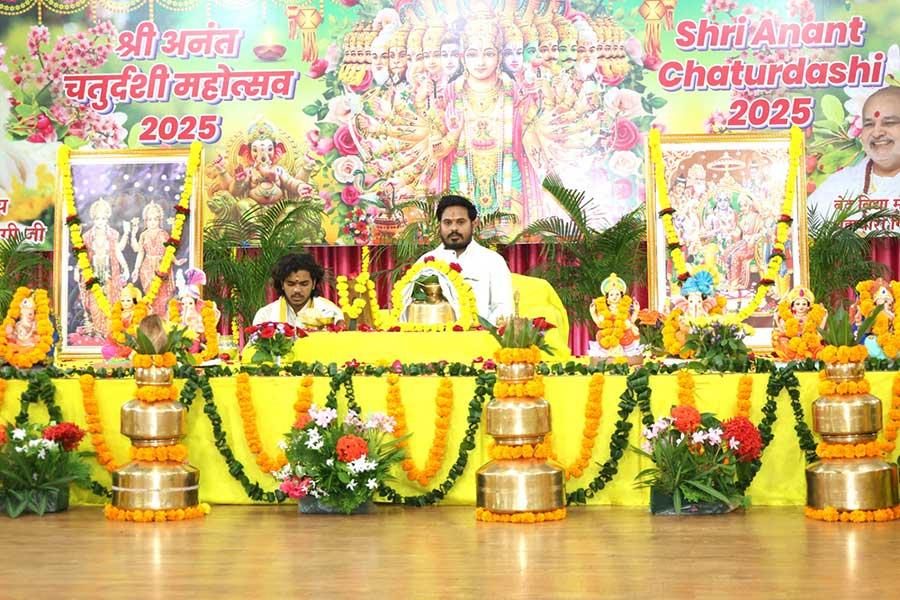 Anant Chaturdash pujan of Bhagwan Vishnu was performed in Gurudev Brahmanand Saraswati Ashram Bhopal by Vedic Pundits and in all Maharishi Campuses country wide. 