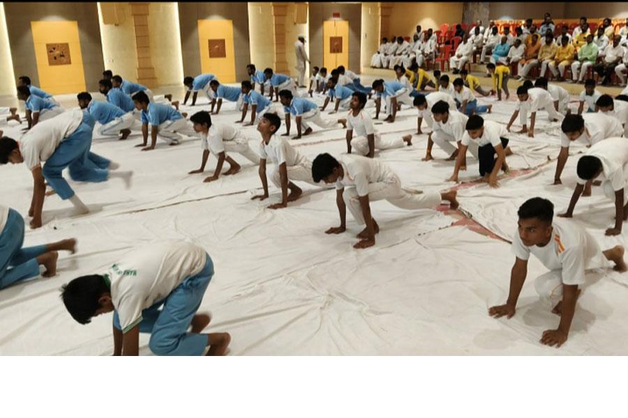 अंतर्राष्ट्रीय योग दिवस विश्व शांति का संदेश देता है : ब्रह्मचारी गिरीश जी
