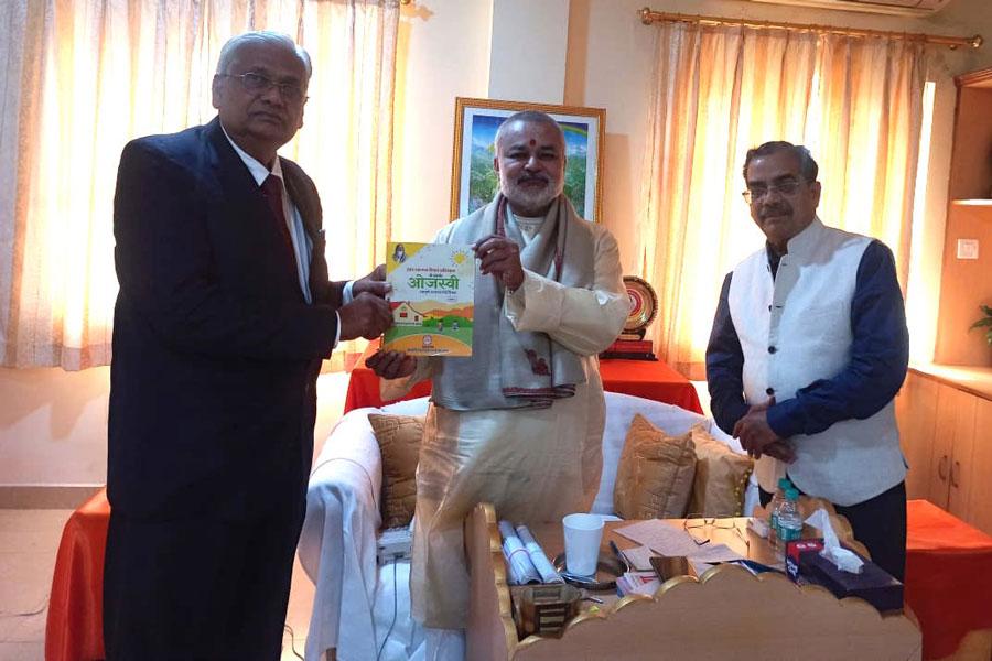 Renowned Vaidya, Panchkarma specialist, ex-principal of Government Dhanvantari Ayurveda College Ujjain, Shri U. S. Nigam Ji has visited Maharishi Vedic Health Centre at Bhopal with Vaidya Shri Madhusudan Deshpandey Ji, President of Ojas Foundation and Director of MAHA. 