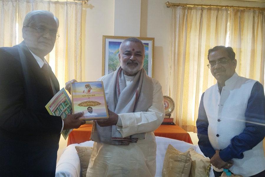 Renowned Vaidya, Panchkarma specialist, ex-principal of Government Dhanvantari Ayurveda College Ujjain, Shri U. S. Nigam Ji has visited Maharishi Vedic Health Centre at Bhopal with Vaidya Shri Madhusudan Deshpandey Ji, President of Ojas Foundation and Director of MAHA. 