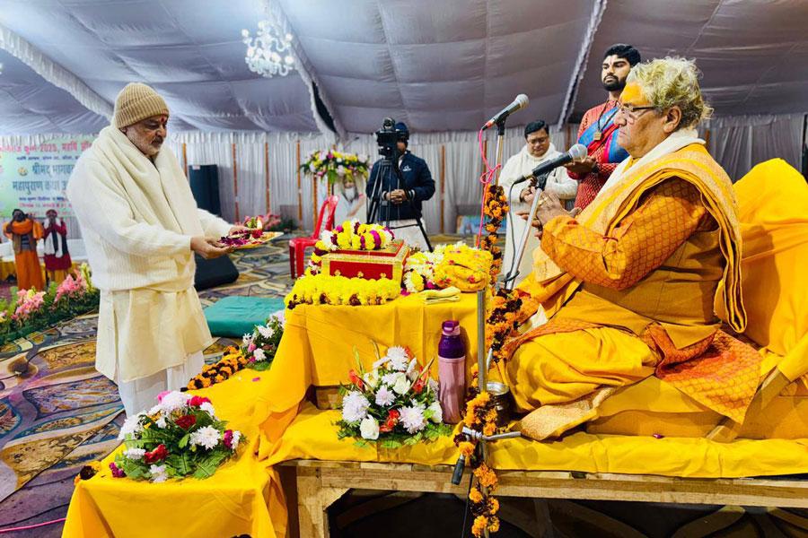 On the pious occasion   of Mahakumbh at Prayagraj, Maharishi Vedic Pundits have chanted 1331 path of Rudrashtadhyayi and performed Hawan in Maharishi Ashram, situated on the bank of the Holy confluence  of Ganga, Yamuna and Saraswati in divine presence of the most blessed disciple of His Holiness Maharishi Mahesh Yogi Ji, Brahmachari Girish ji. 