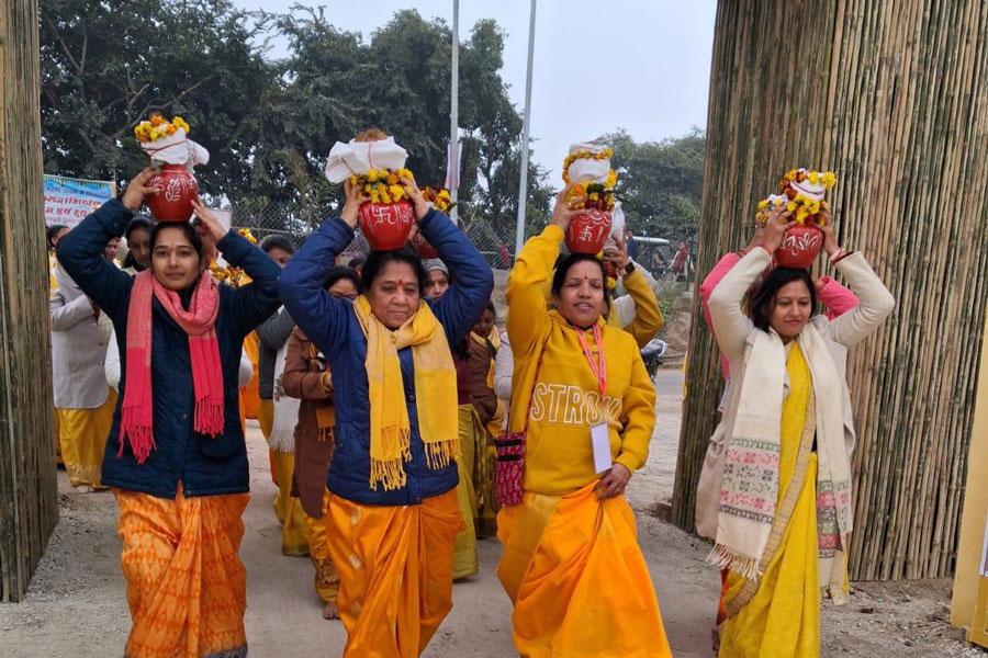 On the pious occasion   of Mahakumbh at Prayagraj, Maharishi Vedic Pundits have chanted 1331 path of Rudrashtadhyayi and performed Hawan in Maharishi Ashram, situated on the bank of the Holy confluence  of Ganga, Yamuna and Saraswati in divine presence of the most blessed disciple of His Holiness Maharishi Mahesh Yogi Ji, Brahmachari Girish ji. 