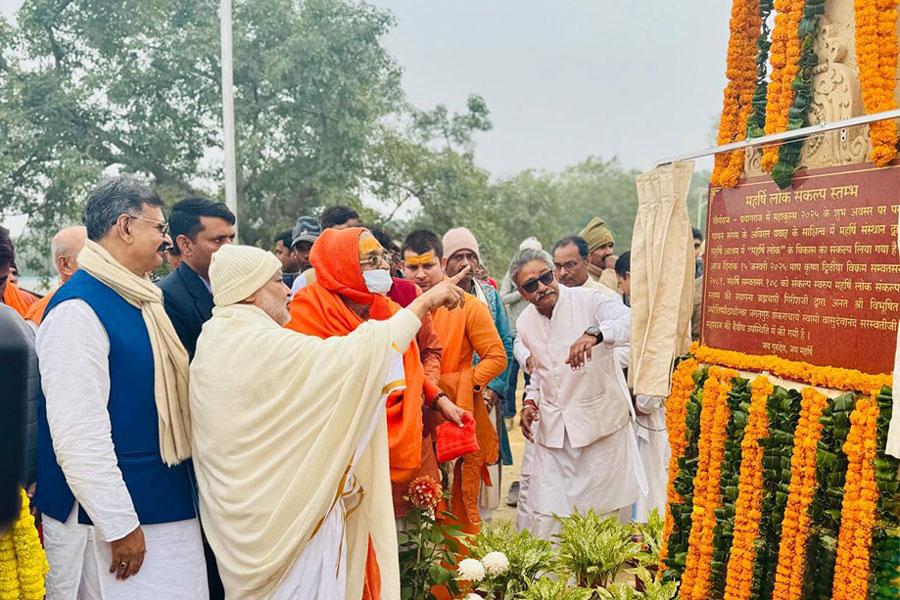 Group Chairman of Maharishi Educational Institutions in India, Ved Vidya Martand Brahmachari Girish Ji in divine presence of Jyotishpeethadheeshwar Jagadguru Shankaracharya Swami Vasudevanand Ji Maharaj  has arranged to unveil a 