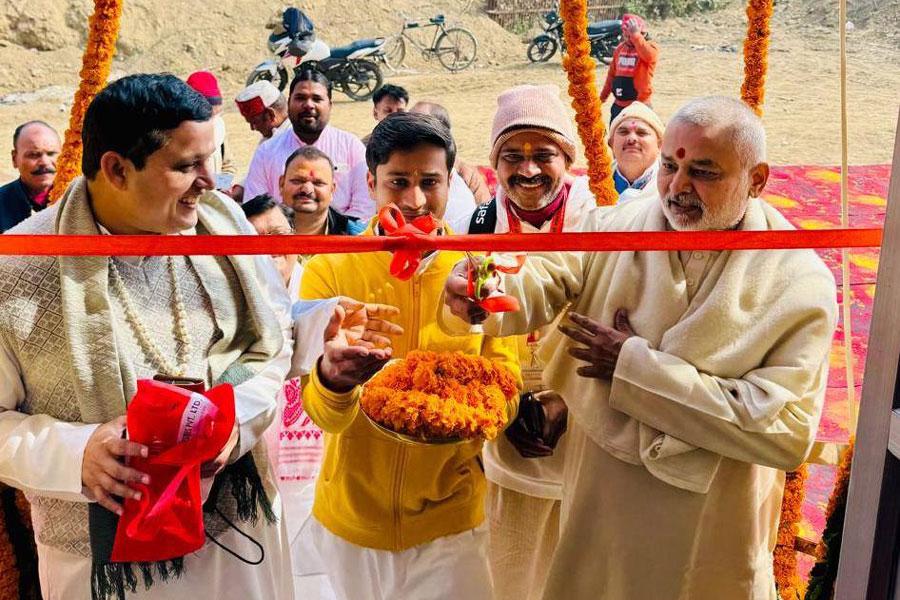 Today Ved Vidya Martanad Brahmachari Girish Ji has inaugurated long awaited canteen in Maharishi Ashram, Sangamtat, Arail Prayagraj.