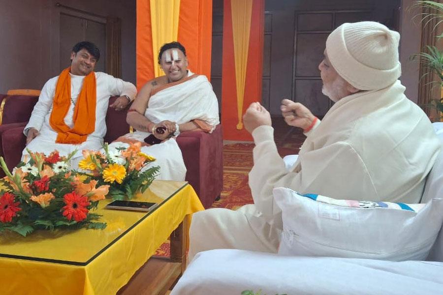 H.H. Rajrajeshwar Guruji, the Founder & Spiritual Leader of International Siddhashram Shakti Centre, UK has visited Brahmachari Girish Ji at Maharishi Ashram Prayagraj. Both spiritual leaders have discussed and reviewed current status of spiritual development world wide. Swami Abhiramacharya Ji also accompanied Guru Ji.