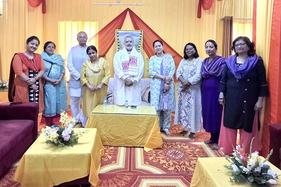 A delegation from Assam has visited Maharishi Smarak at Maharishi Ashram Prayagraj and met Brahmachari Girish Ji in presence of Shri VR Khare Ji and Shri Ramdev Ji.