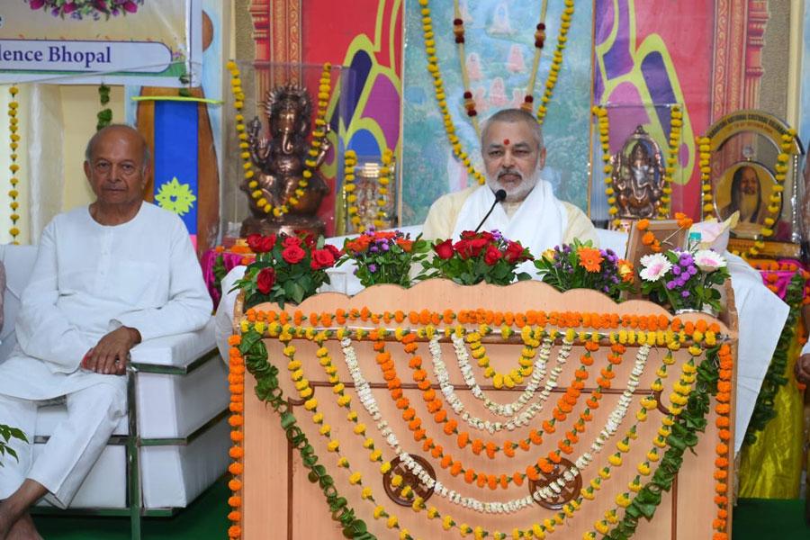 महर्षि सेंटर फॉर एजुकेशनल एक्सीलेंस भोपाल में 1 मई 2025 से छः दिवसीय '' महर्षि चेतना पर आधारित शिक्षा'' पद्धति के देशव्यापी प्रशिक्षण कार्यक्रम का प्रारम्भ हुआ।आयोजन का शुभारंभ महर्षि विद्या मंदिर विद्यालय समूह के माननीय अध्यक्ष ब्रह्मचारी गिरीश जी द्वारा दीप प्रज्वलन एवं गुरु पूजा के साथ किया गया I