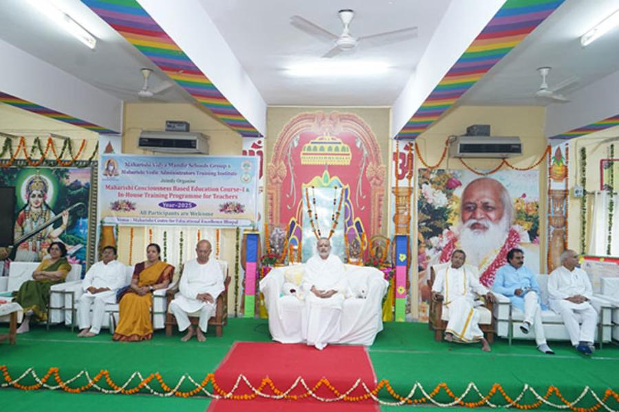 महर्षि सेंटर फॉर एजुकेशनल एक्सीलेंस बरसिया मार्ग भोपाल में चल रहे 