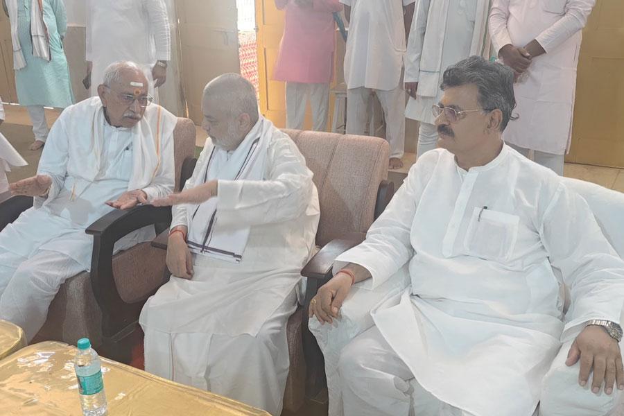 Honourable Shri Dinesh Ji, International Patron of Vishwa Hindu Parishad has visited Maharishi Ved Vigyan Vidyapeeth and Maharishi Mahesh Yogi Vedic Vishwavidyalaya campus situated at Brahmsthan of India (Geographical Centre of India), village Karaundi, district Katni. Shri Dinesh Ji has attended Shri Atirudrabhishedk performed by 1331 Maharishi Vedic Pundits, visited 5 Yagya Mandaps of Adbhut Shanti Mahayagyas.	