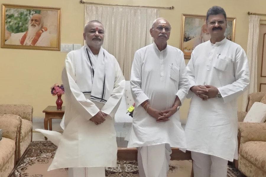 Honourable Shri Dinesh Ji, International Patron of Vishwa Hindu Parishad has visited Maharishi Ved Vigyan Vidyapeeth and Maharishi Mahesh Yogi Vedic Vishwavidyalaya campus situated at Brahmsthan of India (Geographical Centre of India), village Karaundi, district Katni. Shri Dinesh Ji has attended Shri Atirudrabhishedk performed by 1331 Maharishi Vedic Pundits, visited 5 Yagya Mandaps of Adbhut Shanti Mahayagyas.	