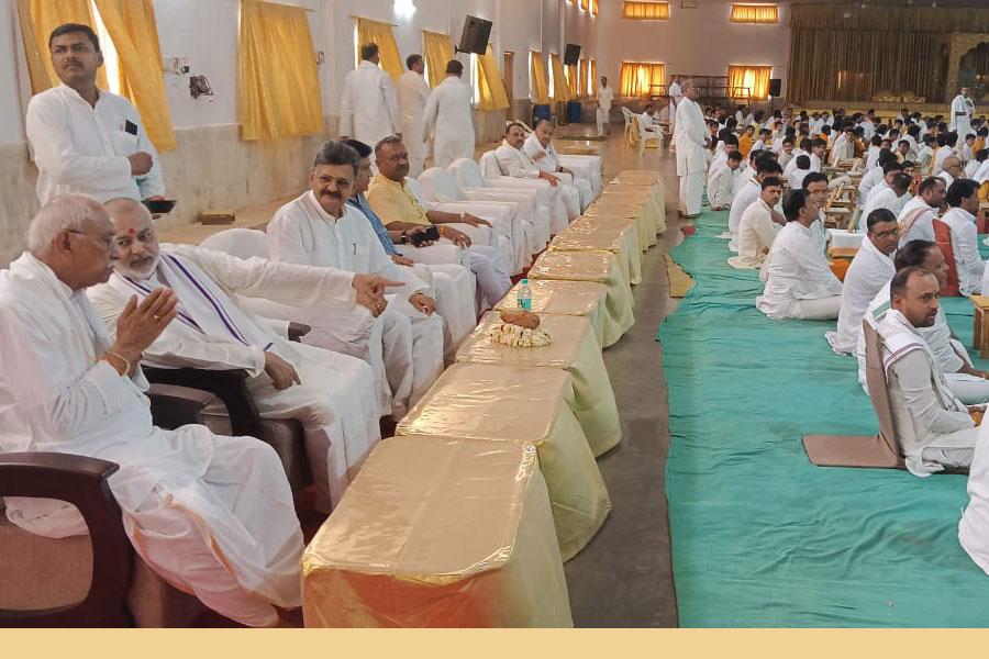 Honourable Shri Dinesh Ji, International Patron of Vishwa Hindu Parishad has visited Maharishi Ved Vigyan Vidyapeeth and Maharishi Mahesh Yogi Vedic Vishwavidyalaya campus situated at Brahmsthan of India (Geographical Centre of India), village Karaundi, district Katni. Shri Dinesh Ji has attended Shri Atirudrabhishedk performed by 1331 Maharishi Vedic Pundits, visited 5 Yagya Mandaps of Adbhut Shanti Mahayagyas.	