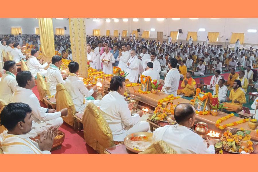 Honourable Shri Dinesh Ji, International Patron of Vishwa Hindu Parishad has visited Maharishi Ved Vigyan Vidyapeeth and Maharishi Mahesh Yogi Vedic Vishwavidyalaya campus situated at Brahmsthan of India (Geographical Centre of India), village Karaundi, district Katni. Shri Dinesh Ji has attended Shri Atirudrabhishedk performed by 1331 Maharishi Vedic Pundits, visited 5 Yagya Mandaps of Adbhut Shanti Mahayagyas.	