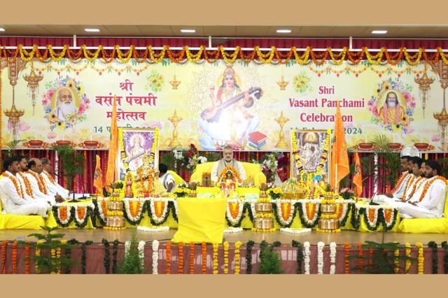 Vasant Panchmi Utsav was arranged with puja of Maha Saraswati at Gurudev Brahmanand Saraswati Ashram Bhopal in divine presence of Brahmachari Girish Ji. All branches of Maharishi Organisation also celebrated Vasant Panchmi.